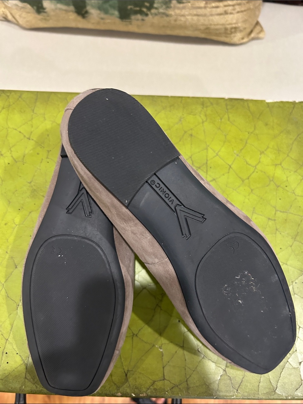 Vionic Taupe Suede Ballet Flats with Bow Detail NWOT - Picture 5 of 5